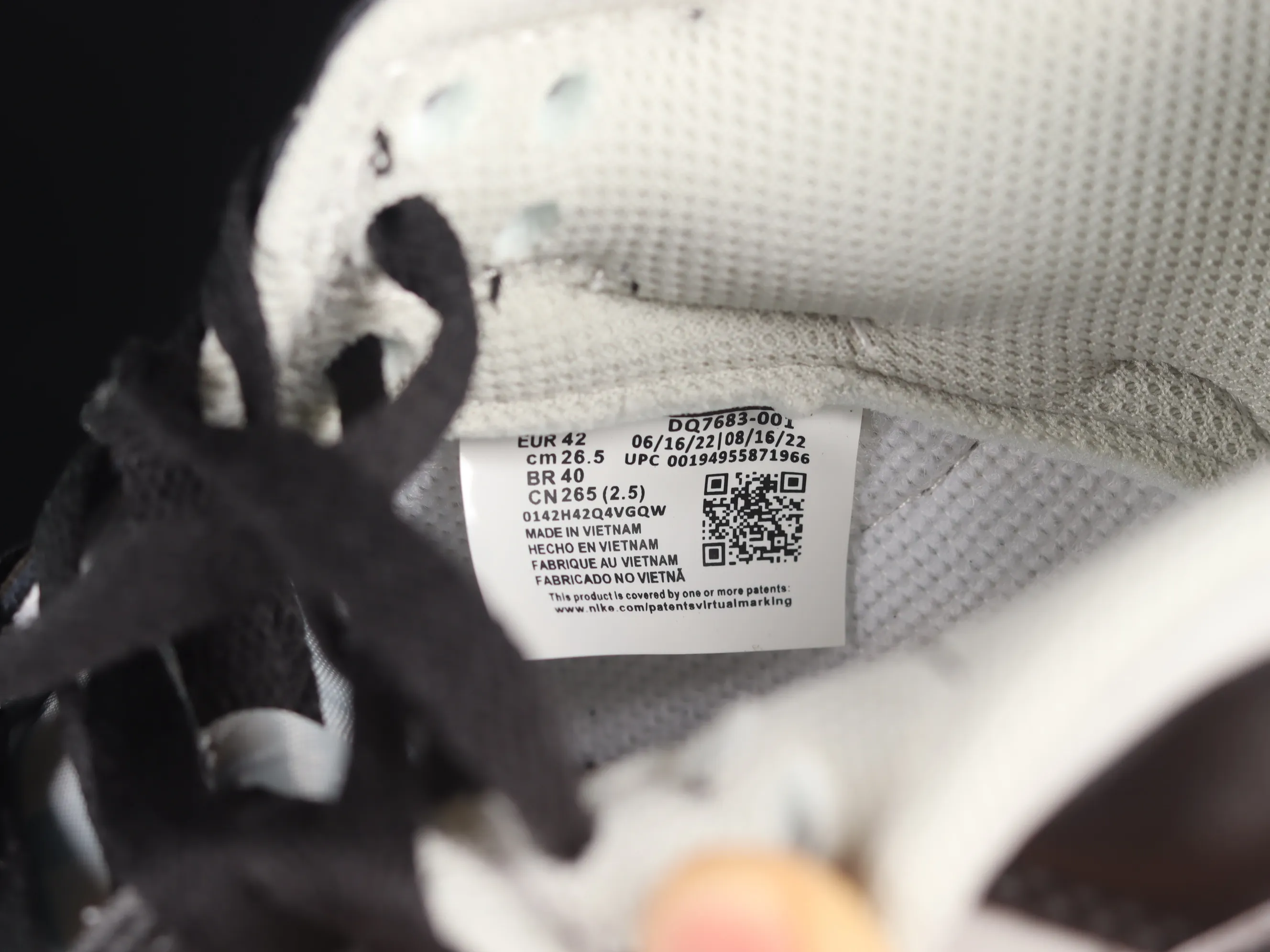 All Categories Nk SB Dunk Series Nk SB Dunk Low Low-top sneakers Cost-effective version Nk Dunk Low "Chenille" plush black hook SB low-top sports and leisure sneakers DQ7683-001